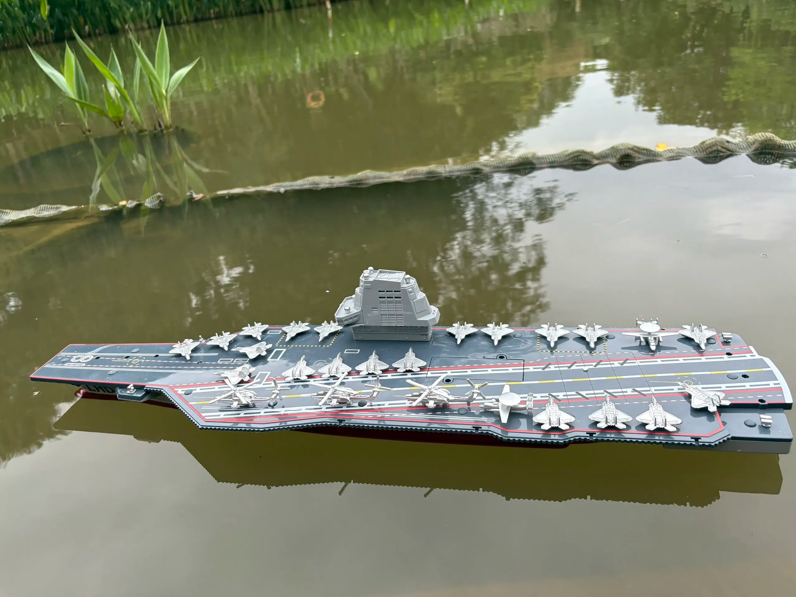 RC Warship 26.7 inch(68CM) Super Long Hull RC Boat Charging Military Children's Toy boy Electric Toy Ship Aircraft Carrier Warsh