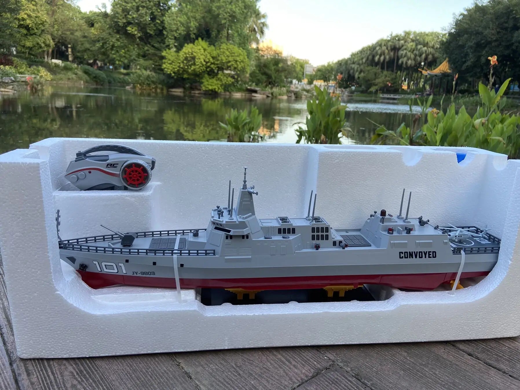 RC Warship 26.7 inch(68CM) Super Long Hull RC Boat Charging Military Children's Toy boy Electric Toy Ship Aircraft Carrier Warsh