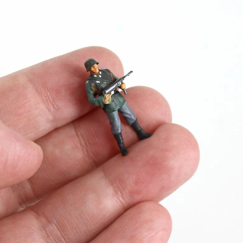 New 1/72 German Soldier 2Person Soldier Group 1 Commander Miniature Doll Set Model DIY Scene With Hand-Painted Figurine Toys