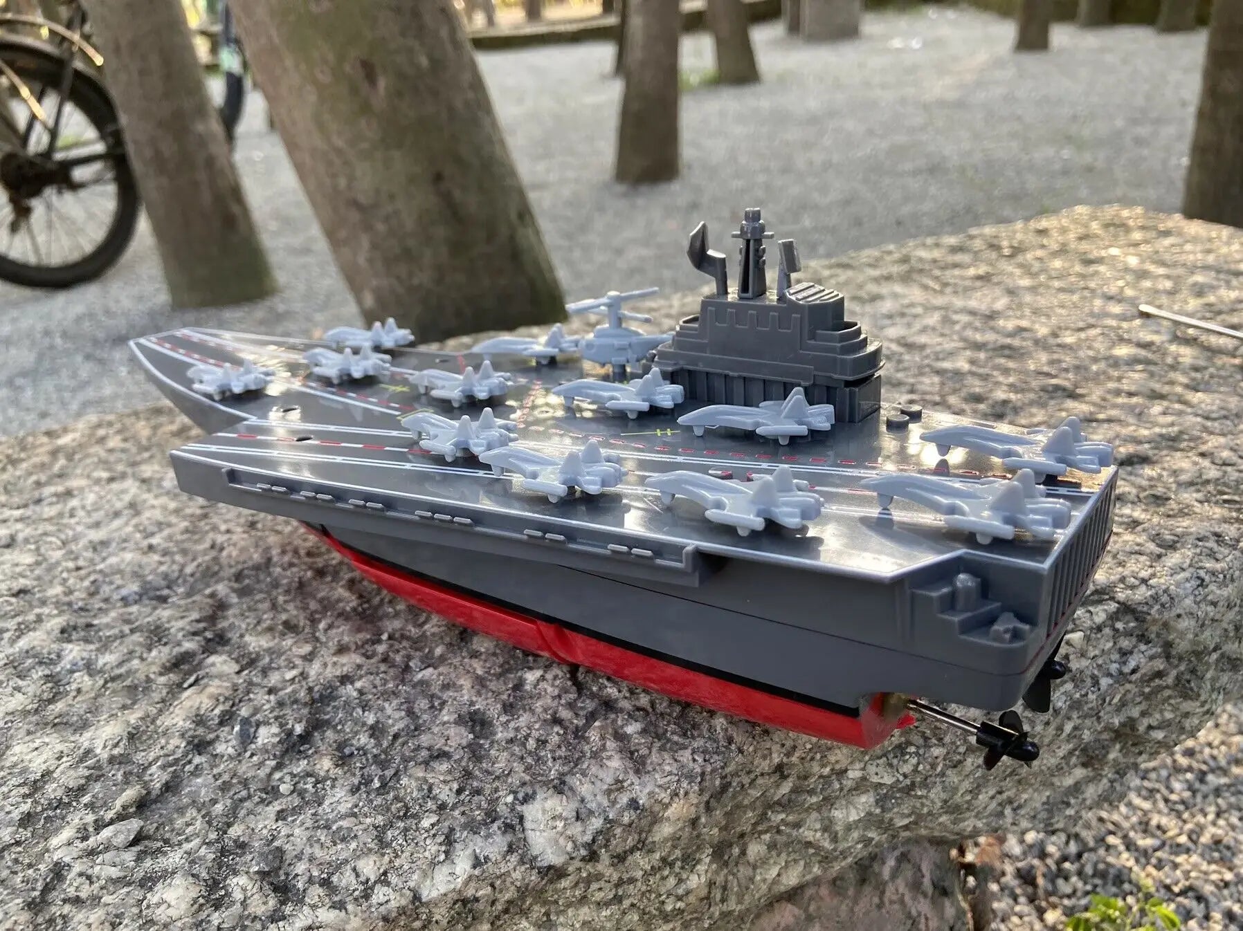 RC Warship 26.7 inch(68CM) Super Long Hull RC Boat Charging Military Children's Toy boy Electric Toy Ship Aircraft Carrier Warsh