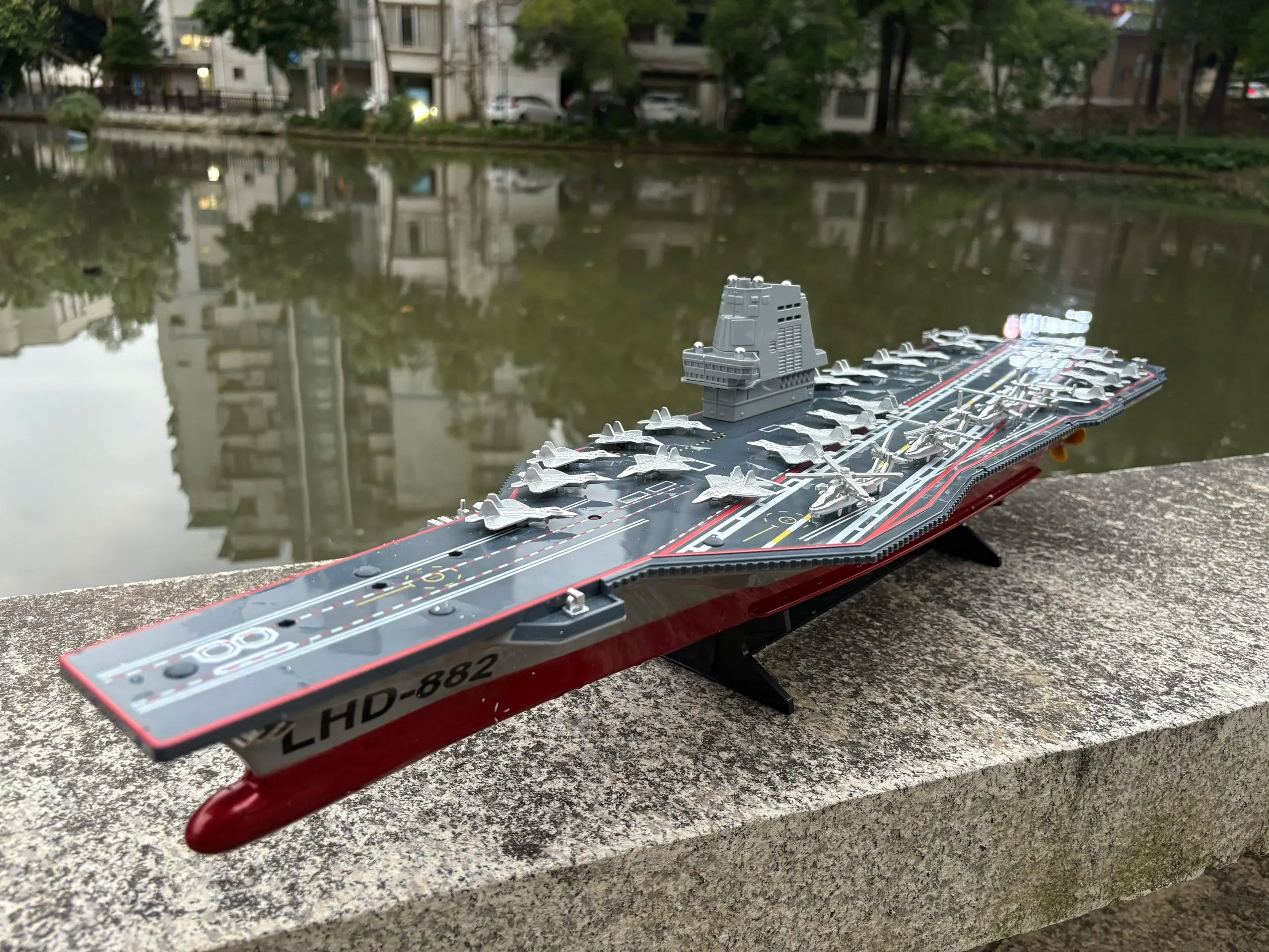 RC Warship 26.7 inch(68CM) Super Long Hull RC Boat Charging Military Children's Toy boy Electric Toy Ship Aircraft Carrier Warsh