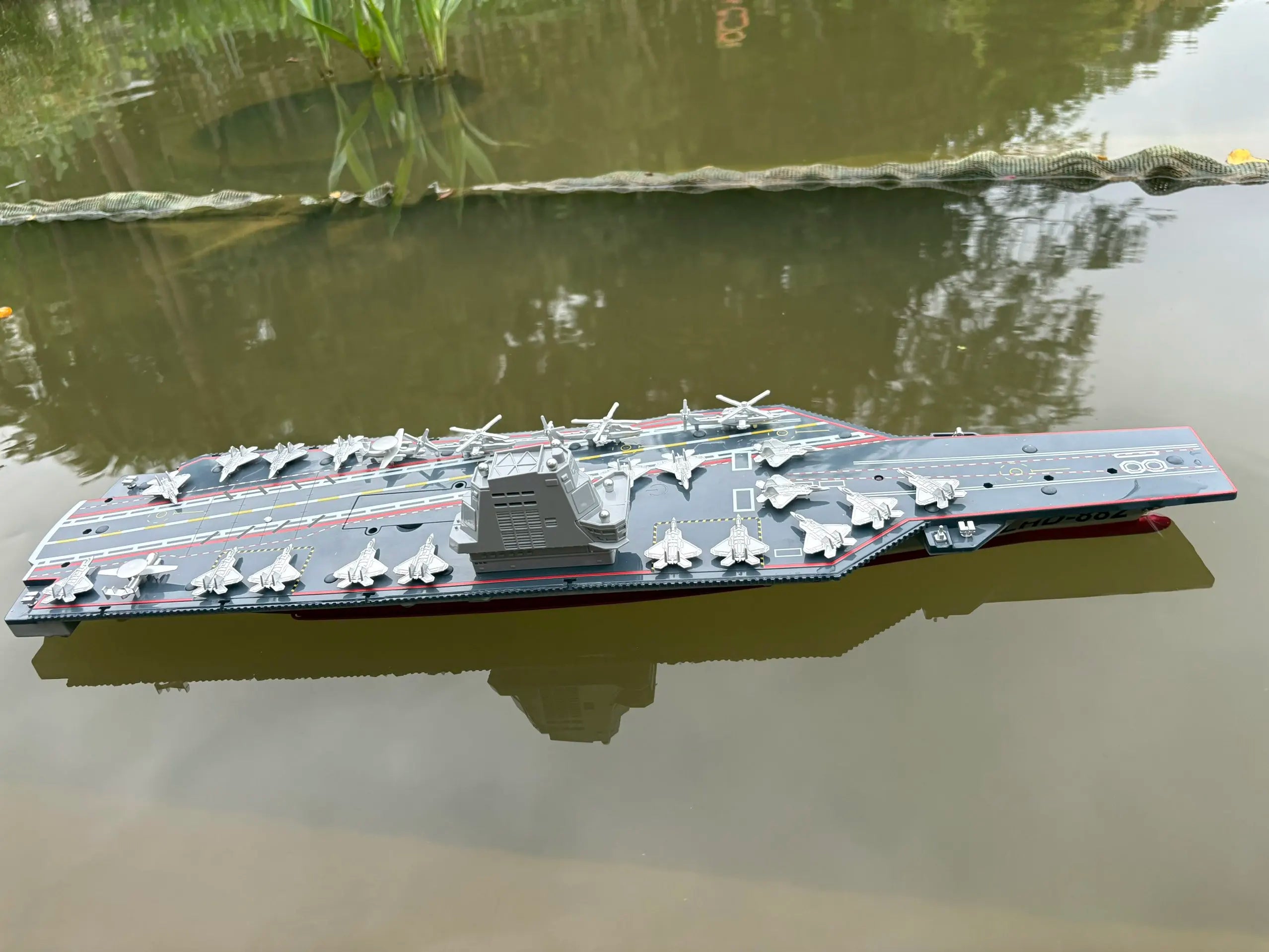 RC Warship 26.7 inch(68CM) Super Long Hull RC Boat Charging Military Children's Toy boy Electric Toy Ship Aircraft Carrier Warsh
