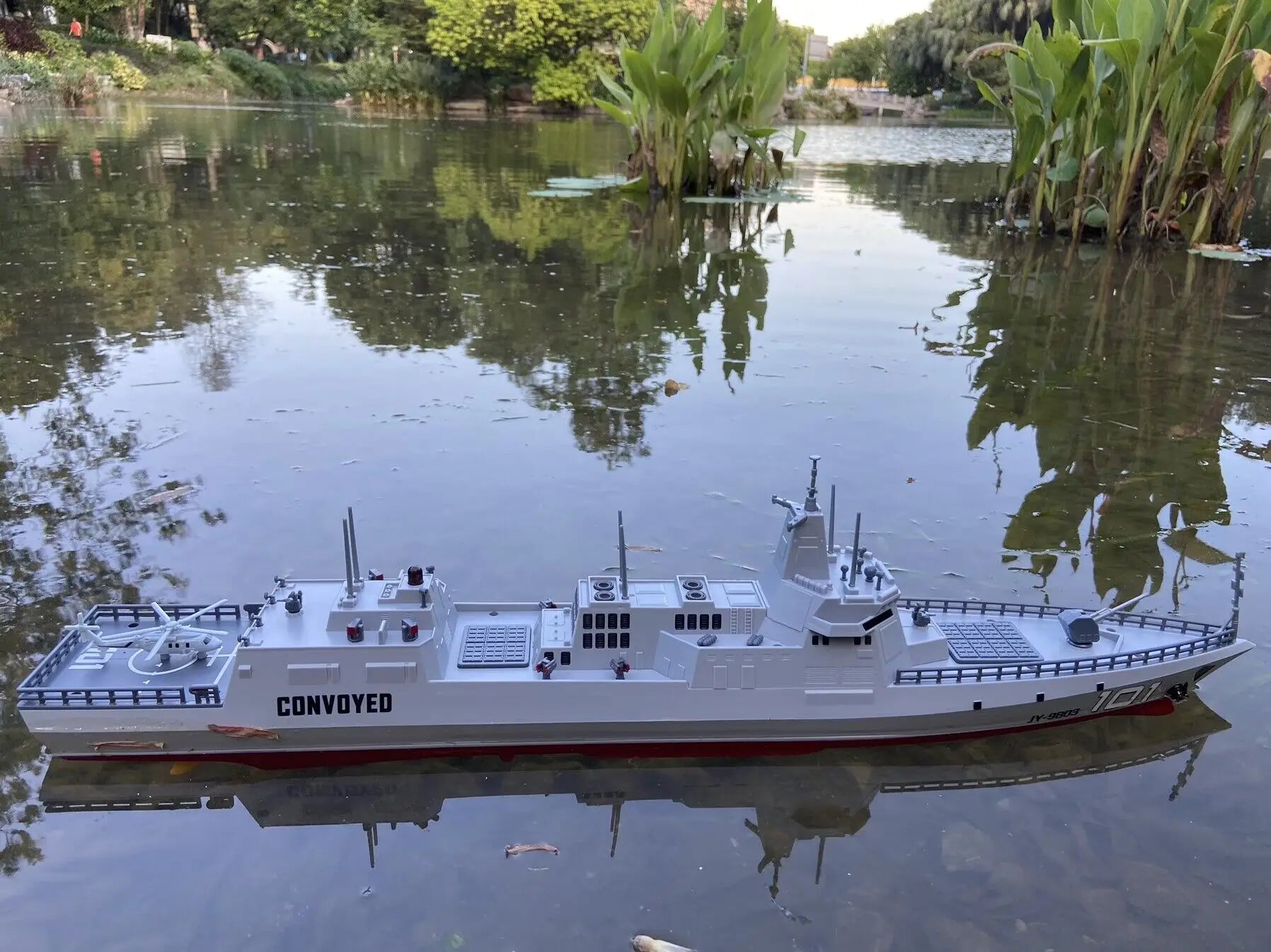 RC Warship 26.7 inch(68CM) Super Long Hull RC Boat Charging Military Children's Toy boy Electric Toy Ship Aircraft Carrier Warsh